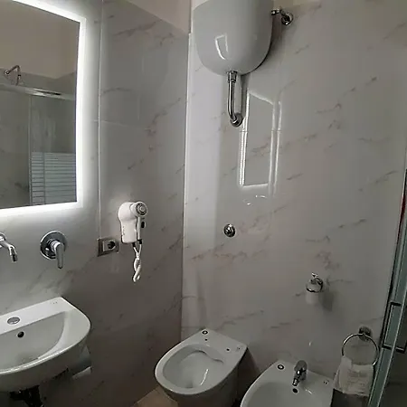 Viola Hotel 2*